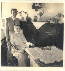 Antônio Ribeiro Falcão (tio Toninho) e sua mãe, Inês Ribeiro Falcão